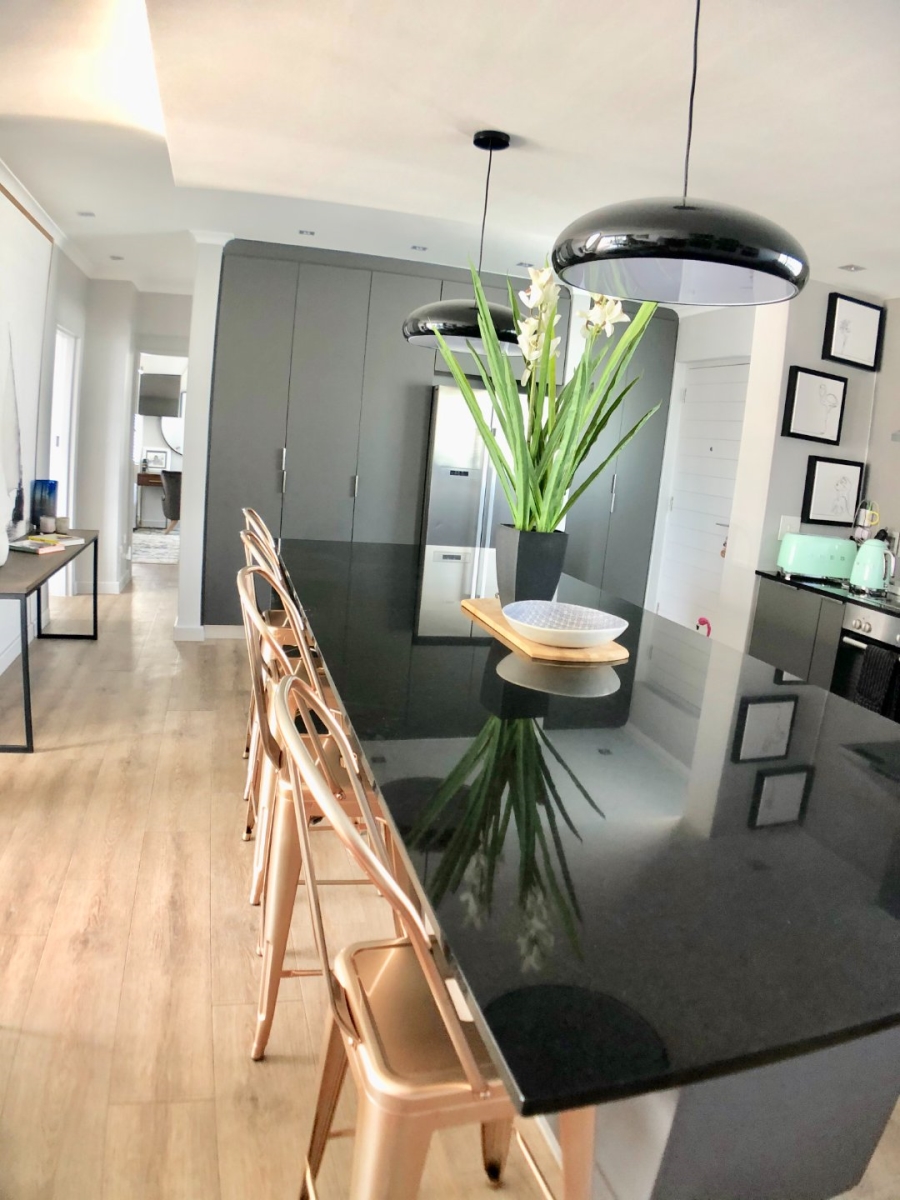 2 Bedroom Property for Sale in Sea Point Western Cape